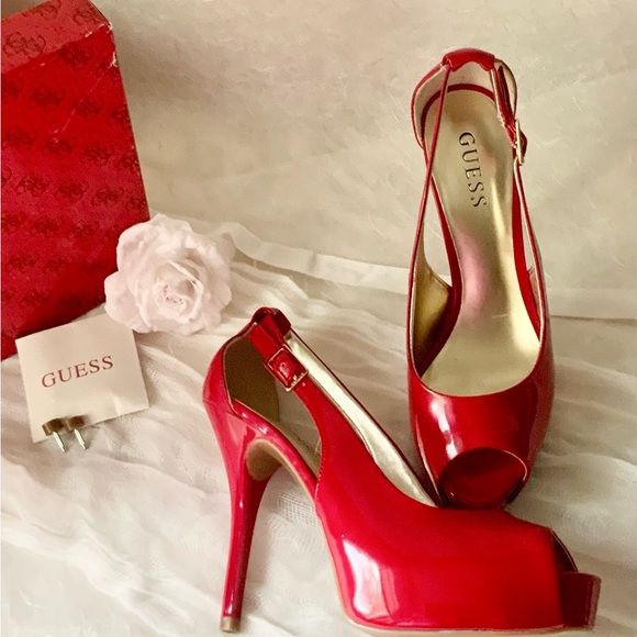 Women’s Red Patent shoes. - Picture 2 of 3